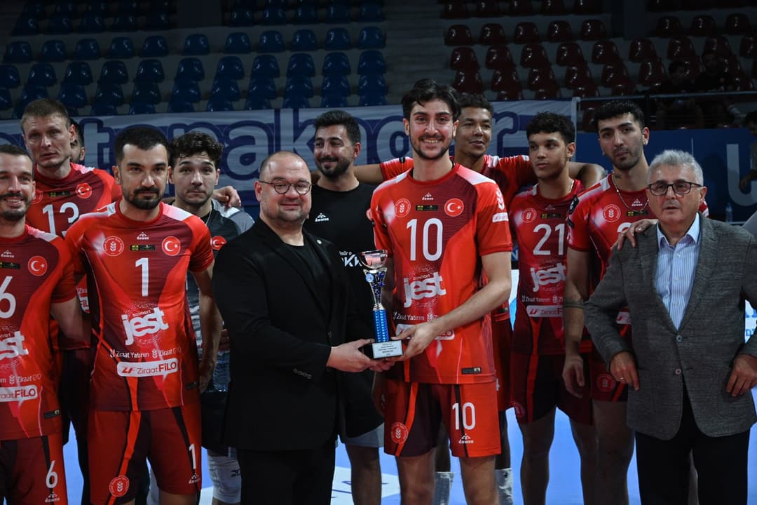 🏆 TÜGİAD EGE ULUSLARARASI VOLEYBOL TURNUVASI’NDA ŞAMPİYON ZİRAAT BANKKART!