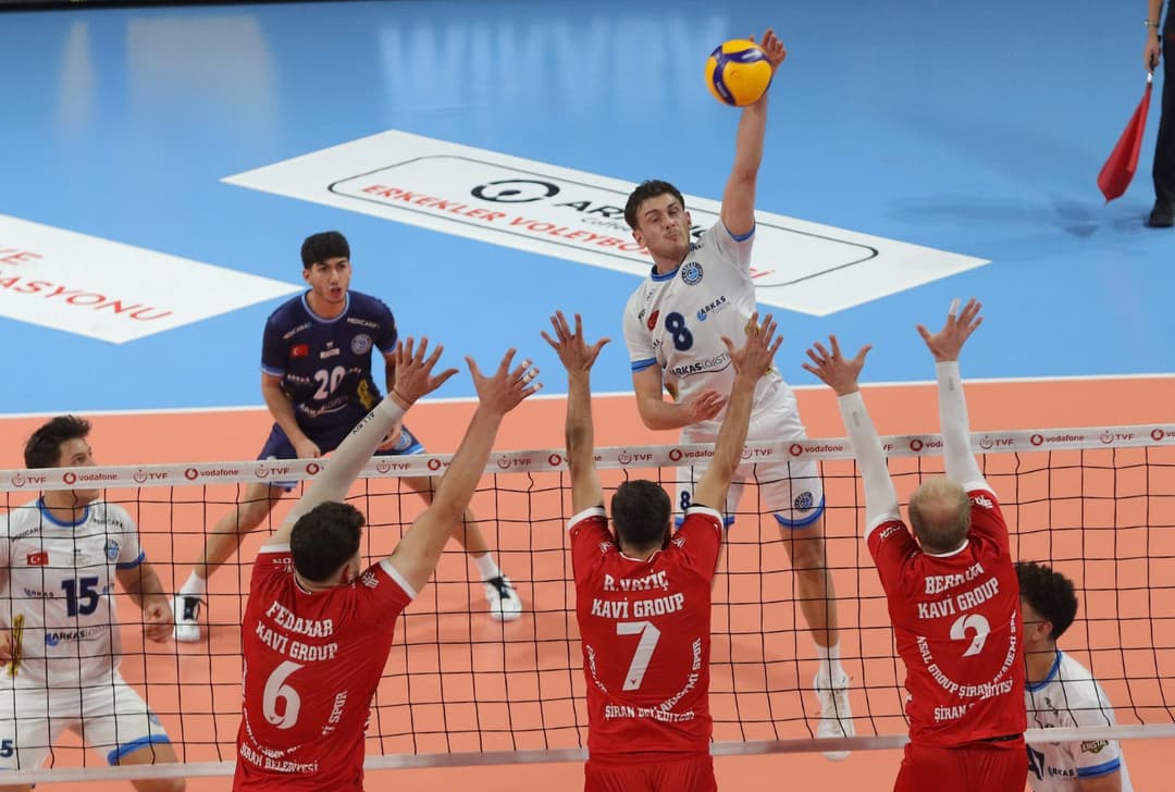 🏐 ZORLU TOKAT DEPLASMANINDA ARKAS SPOR’DAN MUHTEŞEM GERİ DÖNÜŞ