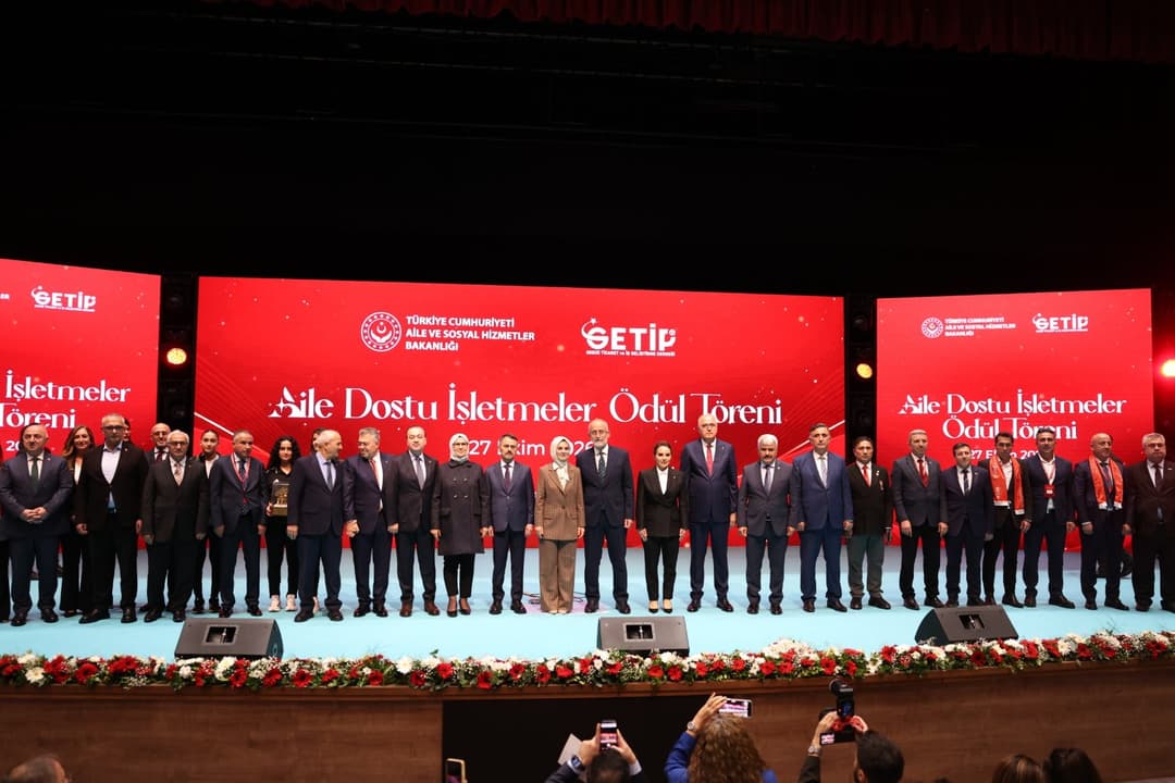 TVF Başkanı Mehmet Akif Üstündağ’a “Aile ve Spor Değerlerine Katkı Ödülü” – fotoğraf 2